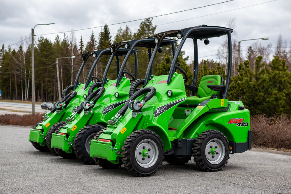 AVANT 400 — КОМПАКТНЫЙ МИНИ-ПОГРУЗЧИК ДЛЯ УНИВЕРСАЛЬНЫХ ЗАДАЧ