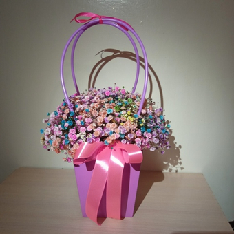 Цветочная композиция с радужной гипсофилой Фуксия 2,0