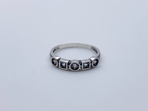 Кольцо из серебра/Частичное чернение/С камнями