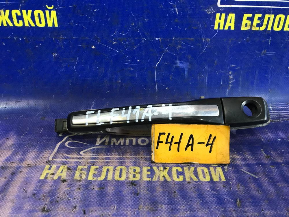 Ручка двери передней левой внешняя MITSUBISHI DIAMANTE 1997