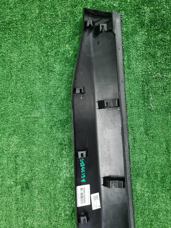 Накладка двери передняя левая Toyota RAV4 5 XA50 (2018-н.в.)