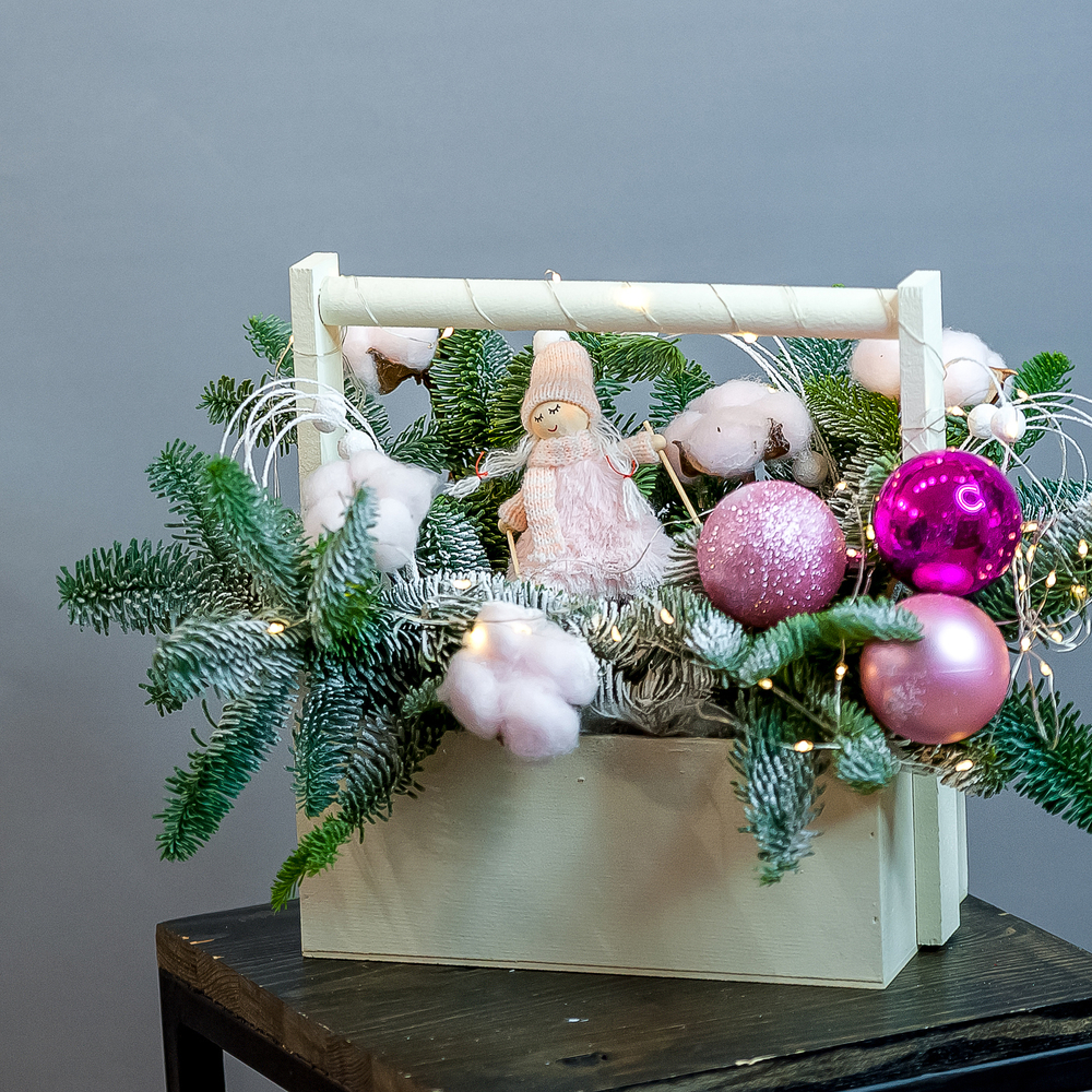 Нобилис в деревянном ящике