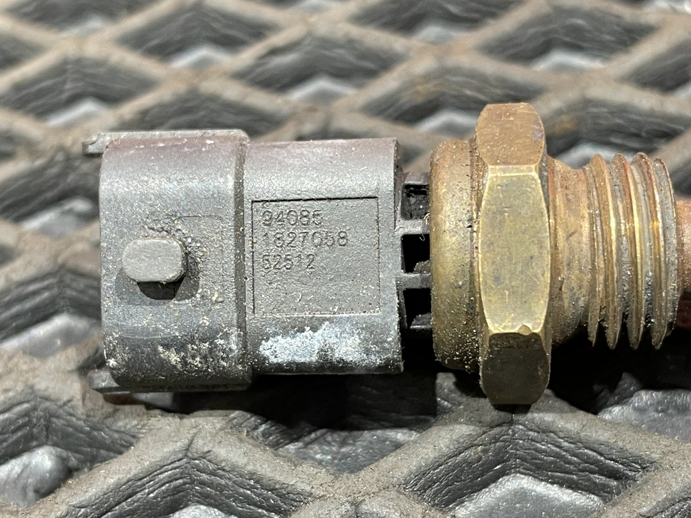 Датчик температуры охлаждающей жидкости