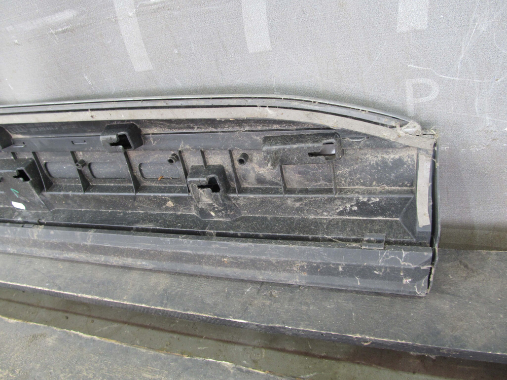 Накладка двери передняя Audi Q7 (4M)  Б/У Оригинал 4m0853959