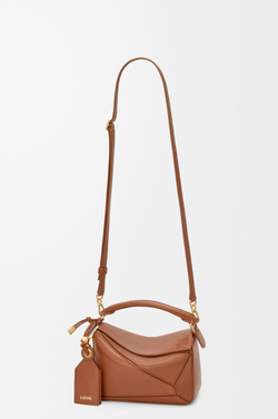 Loewe Сумка-мини Puzzle Featherlight из овечьей кожи наппа, коричневый