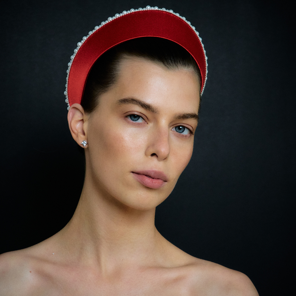 Кокошник красный с жемчужным декором