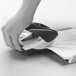 Дырокол металлический LEITZ "New NeXXT WOW", до 30 листов, розовый металлик, блистер, 50082023