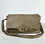 Женская наплечная сумка из натуральной винтажной кожи бежевого цвета