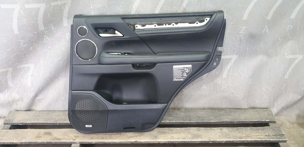 Обшивка правой задней двери Lexus LX 3 (LX 570) 15-21 Б/У Оригинал 6760360190