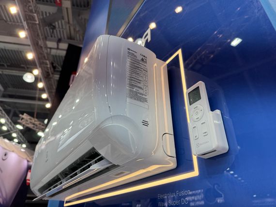 Сплит-система инверторного типа Electrolux Fusion Wave Super DC EACS/I-12HFW/N8 комплект