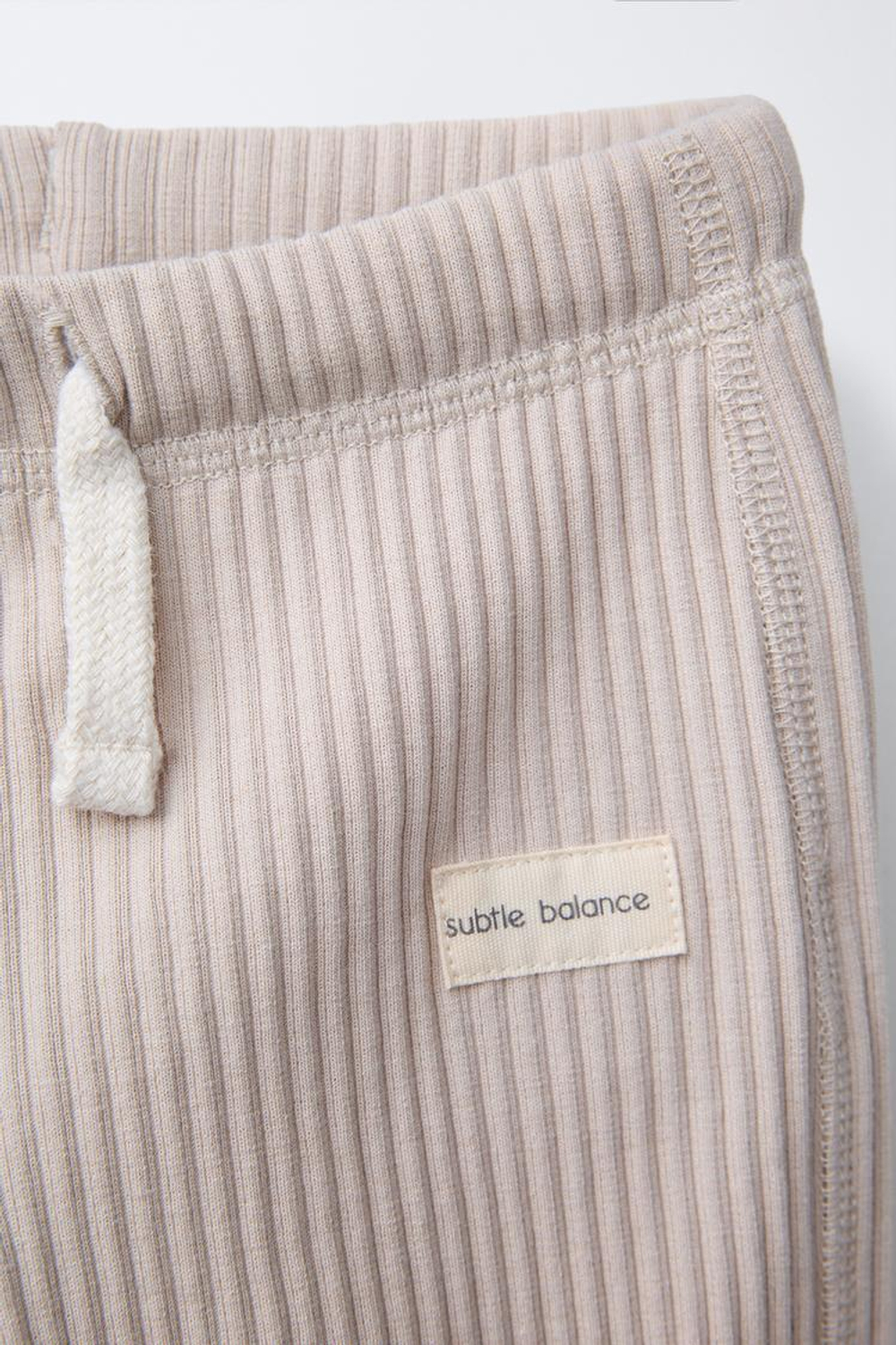 ZARA ОДНОТОННЫЕ ЛЕГИНСЫ В РУБЧИК С НАШИВКОЙ, ЦВЕТ ЛЬДА