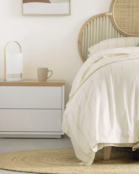 Прикроватная тумбочка Abilen шпон дуба и белый лак 53,4 x 44 см