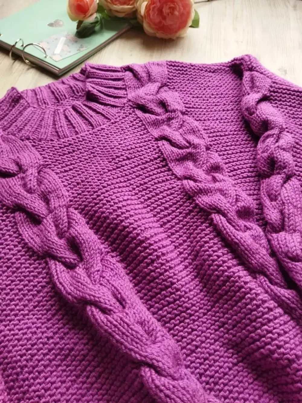 Свитер с косами