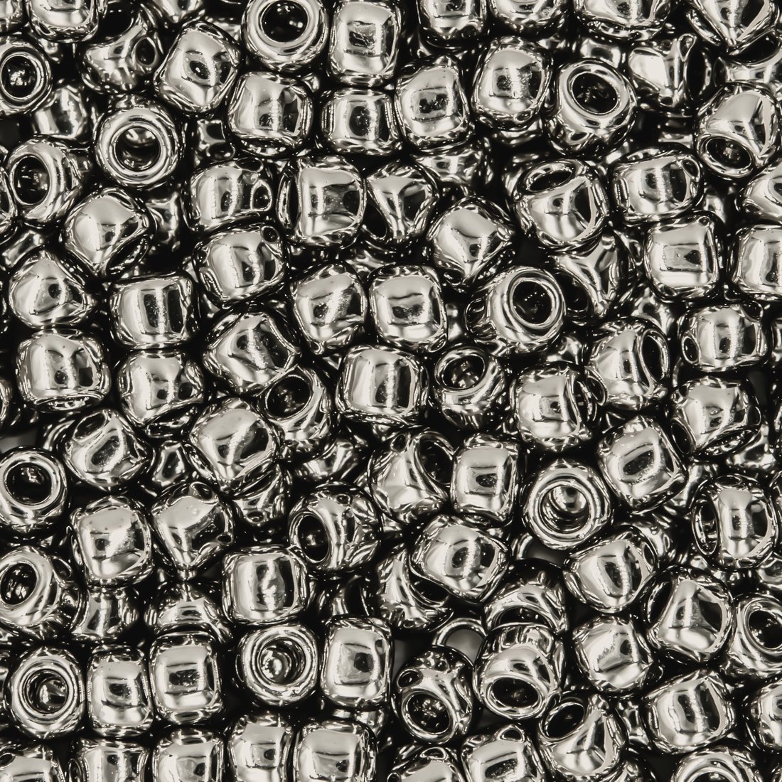 Японский бисер TOHO Round 8/0 (№711), металлизированный, непрозрачный глянцевый