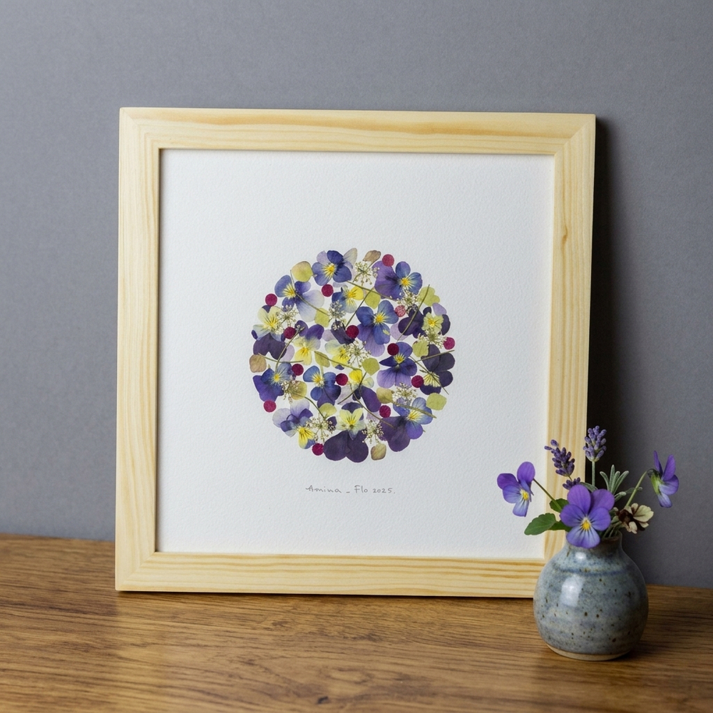 Картина из цветов “Виола, гортензия, роза”