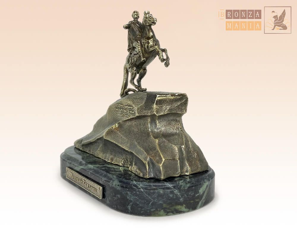 фигурка Медный всадник на змеевике (h - 125 мм)