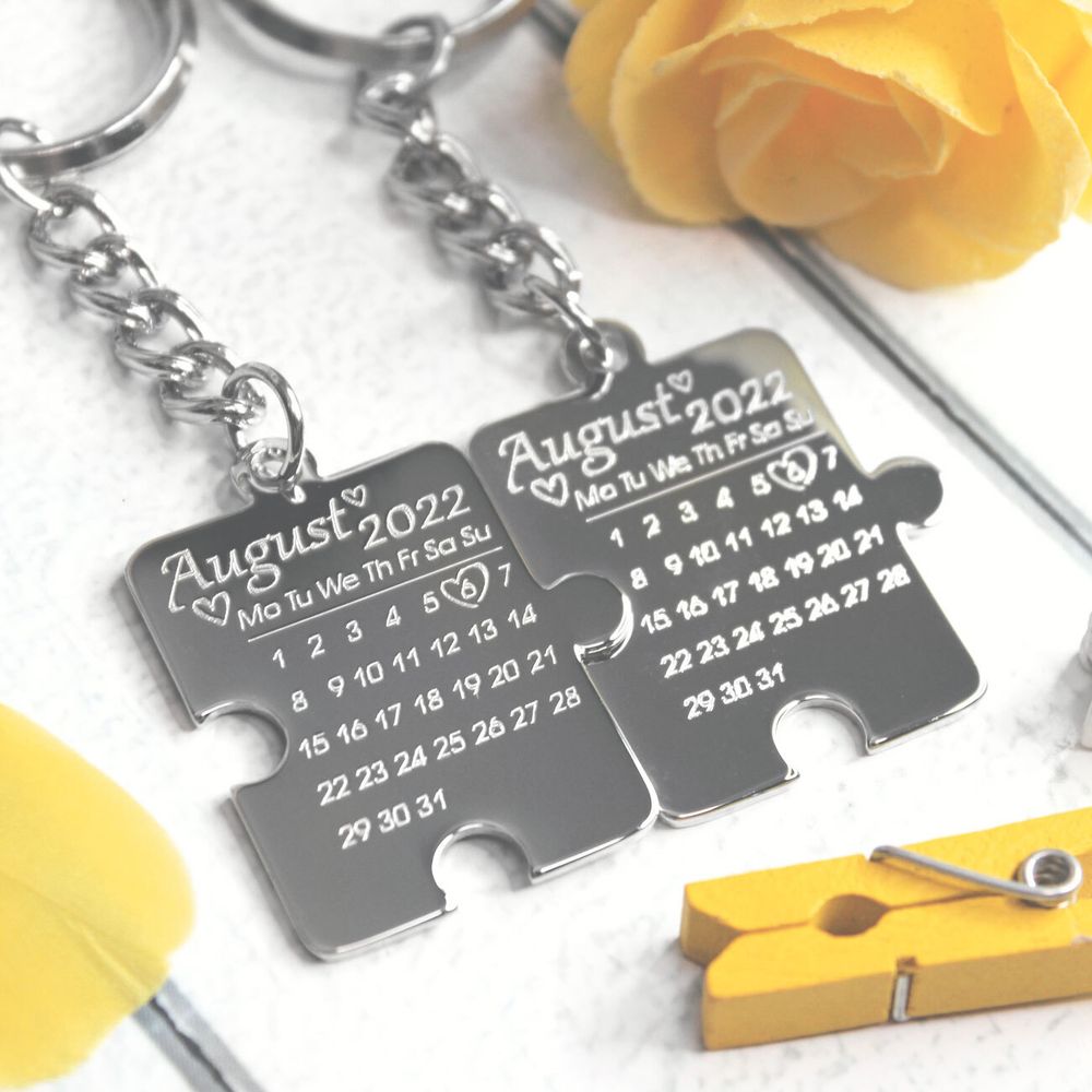 Парные брелки пазлы для двоих Календарь с гравировкой своей даты на заказ