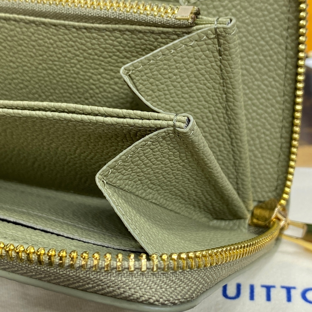 Louis Vuitton Zippy Wallet