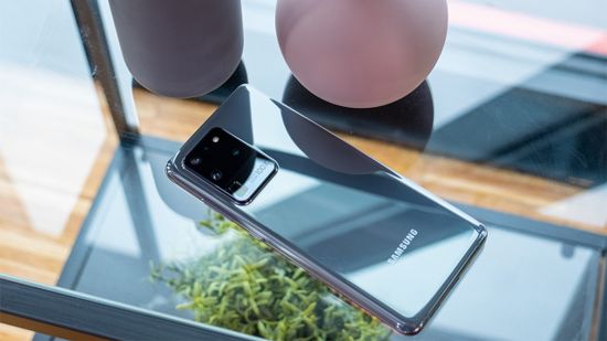 Samsung Galaxy S20 Ultra - Обзор производительности процессора, характеристик камеры и экрана, цветов и дизайна.