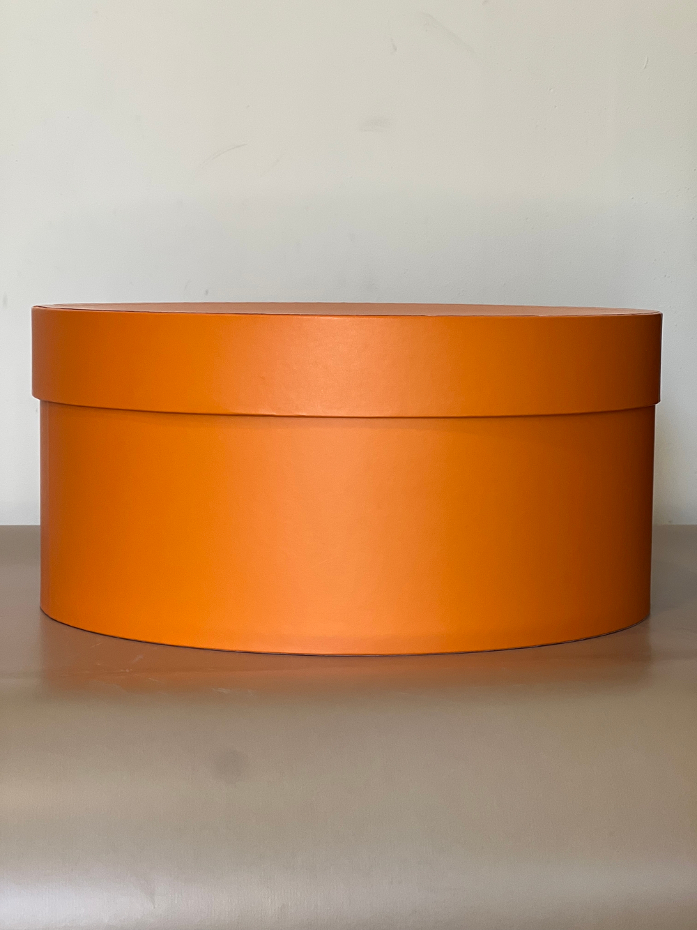 Короткая коробка D 32 см . Цвет: Оранжевый    . Розница 550 рублей .