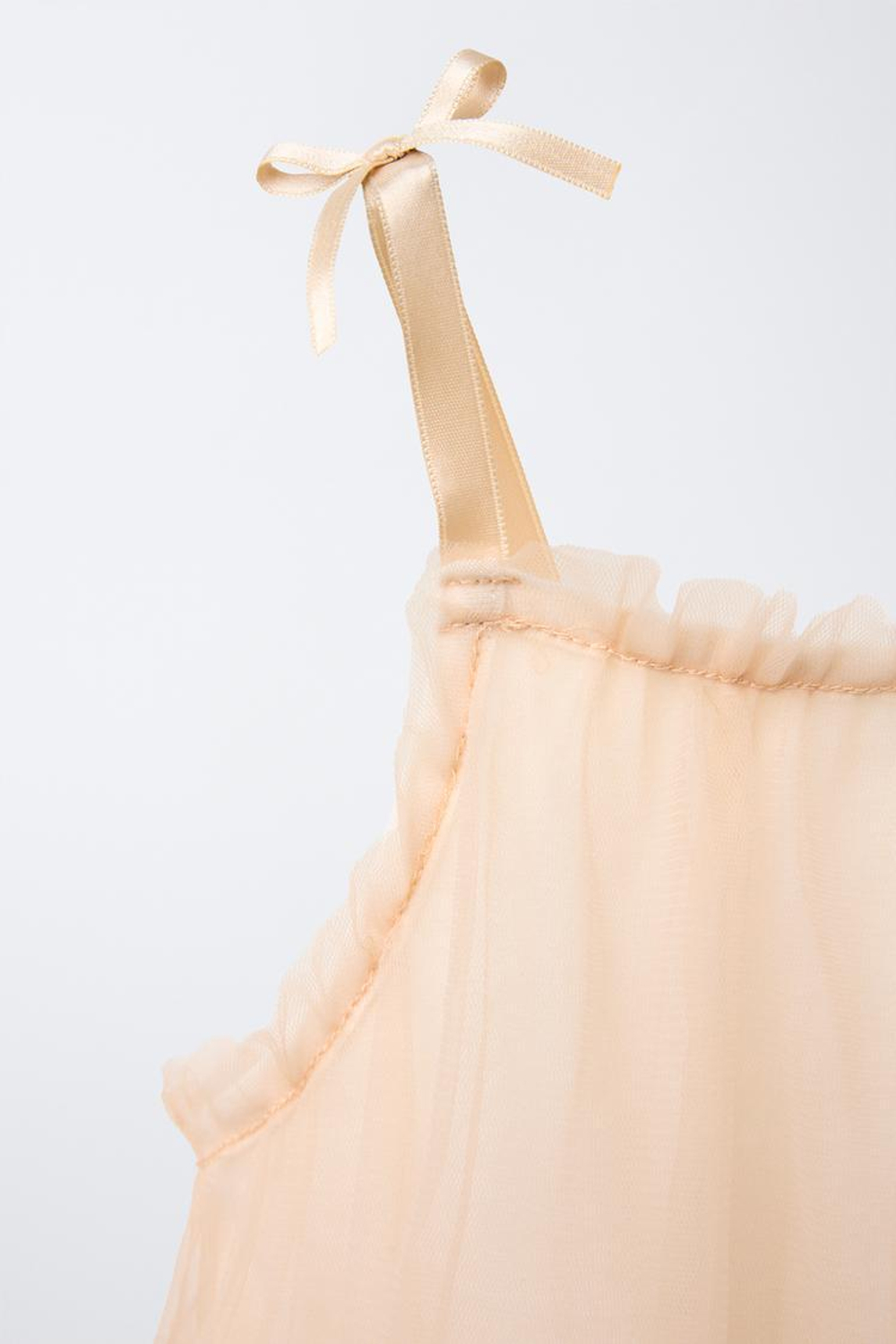 ZARA ПЛАТЬЕ ИЗ ПОЛУПРОЗРАЧНОЙ ТКАНИ С БАНТАМИ, ЭКРЮ