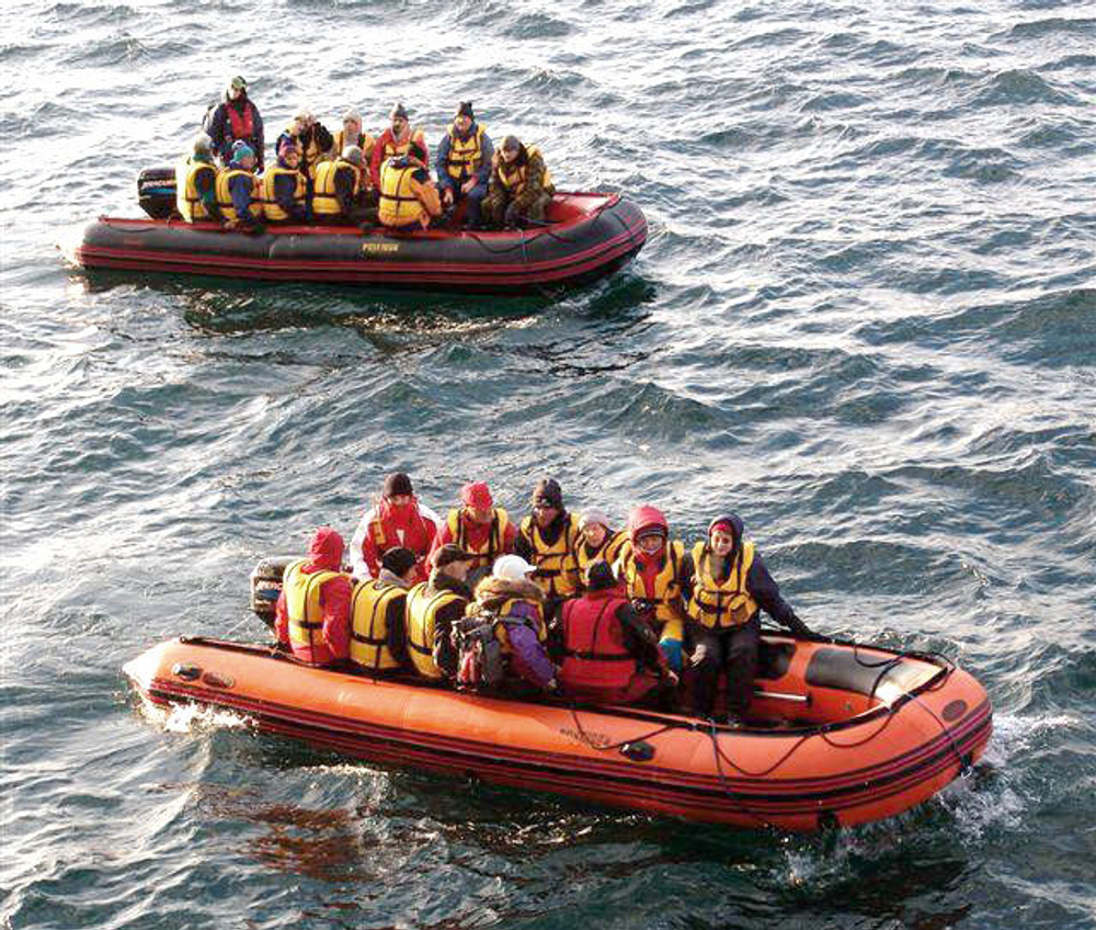 Лодка Адмирал "ADM- 610"