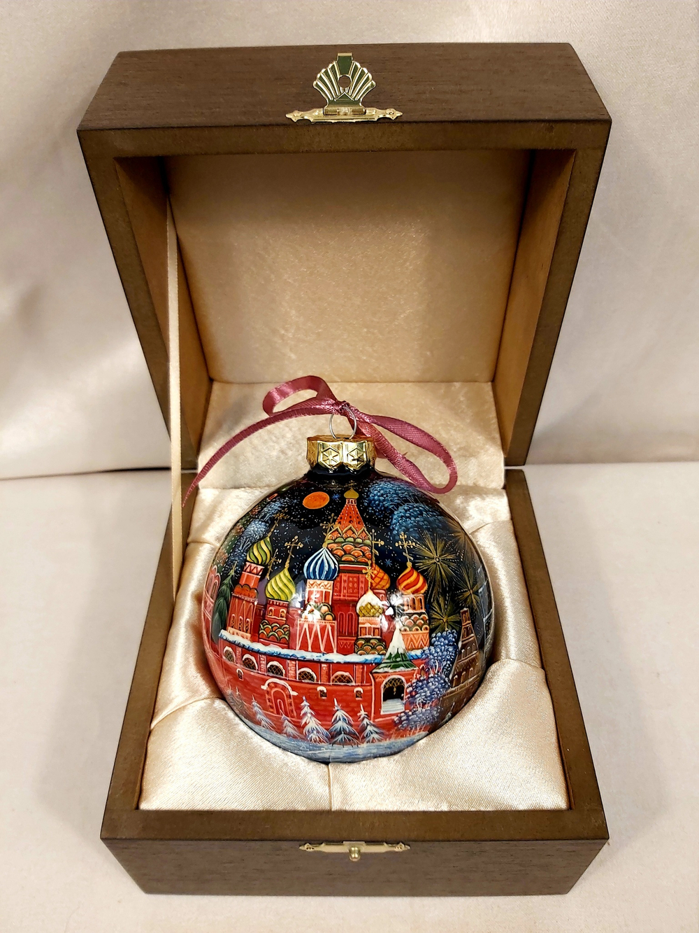 Шар новогодний с круговой росписью Палех "Москва" на черном в футляре