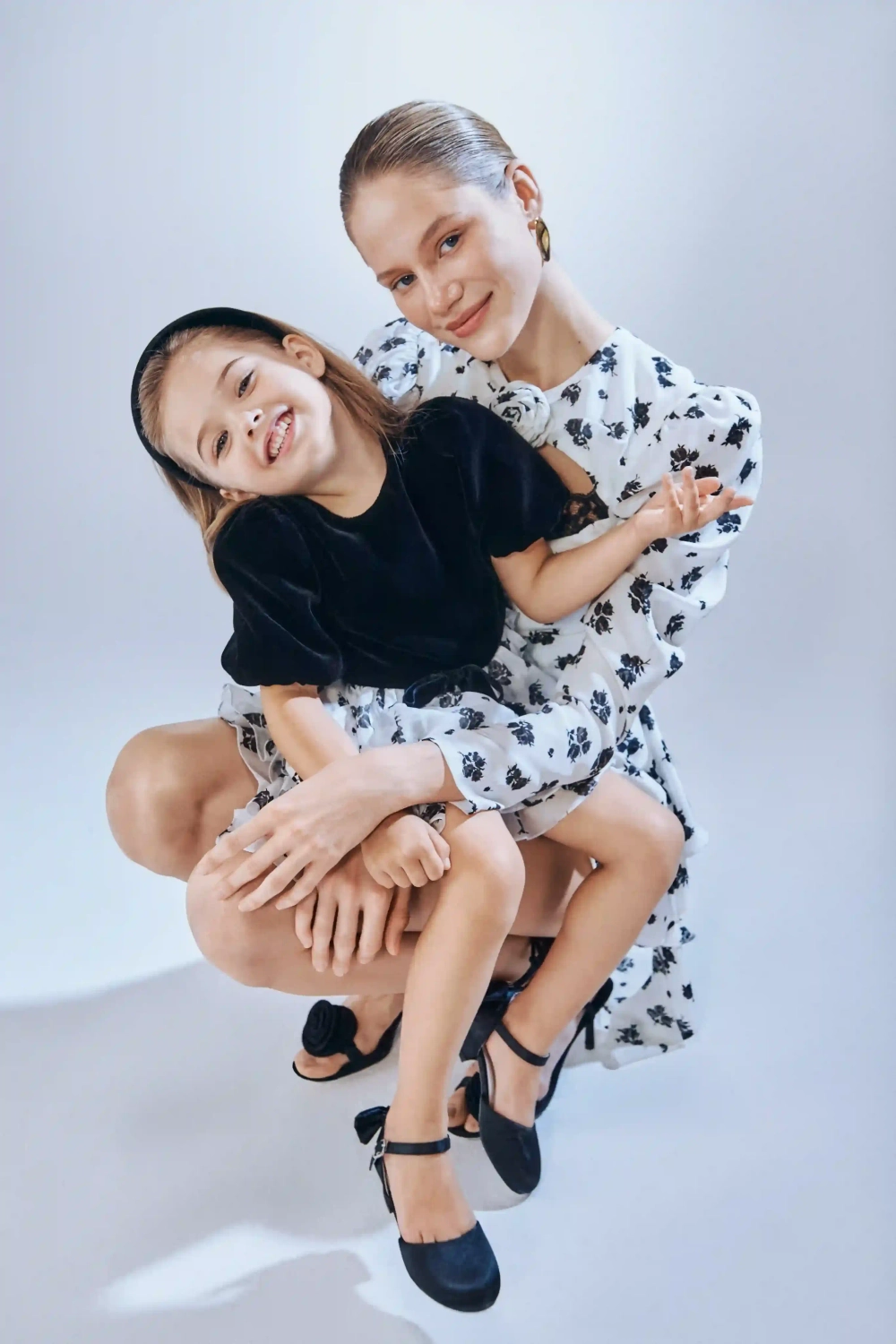 Fifi, платье детское из черного бархата и молочного шифона с цветочным принтом