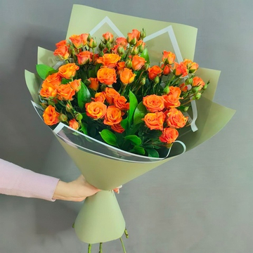 Букет из 7 оранжевых кустовых роз сорта "Orange Peps"