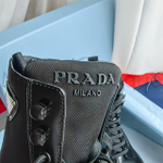 Женские ботинки Prada лакированные в черном цвете