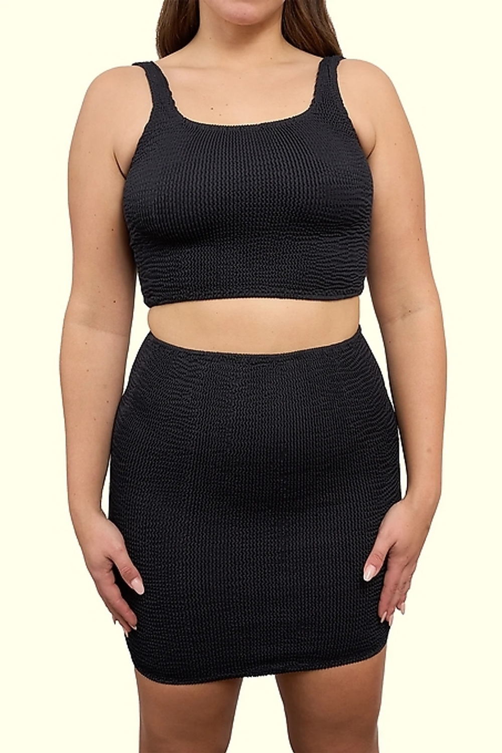 Топ купальника черный