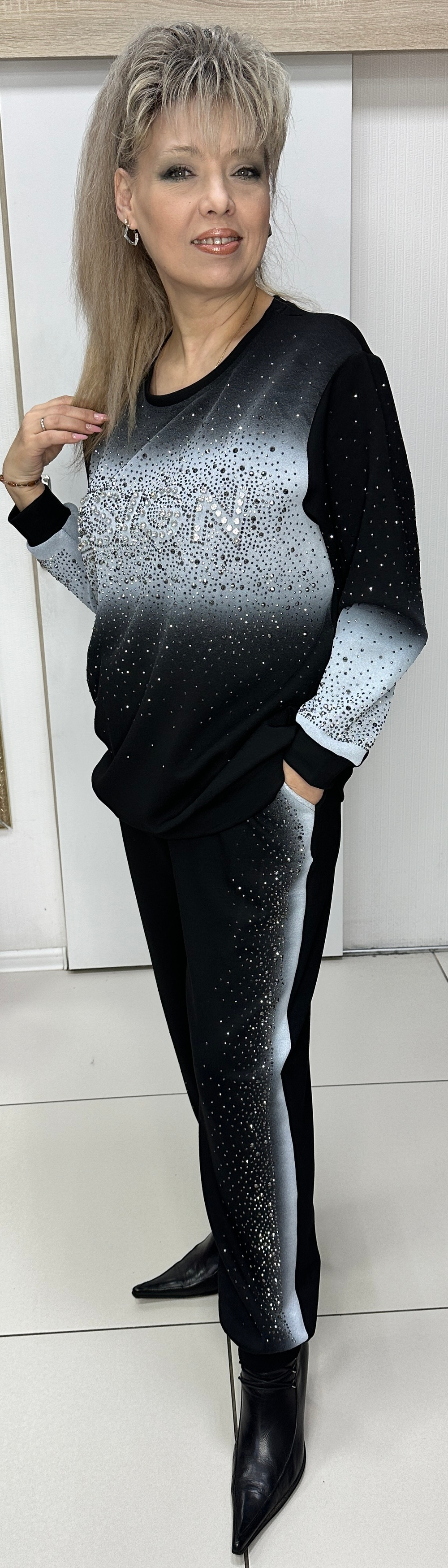 Черный с переходом цвета, трикотажный костюм со стразовым принтом