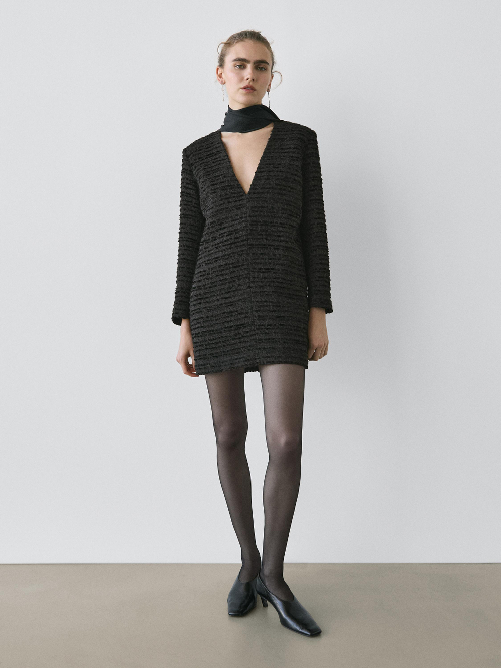 Massimo Dutti Укороченное платье с V-образным вырезом - STUDIO, черный