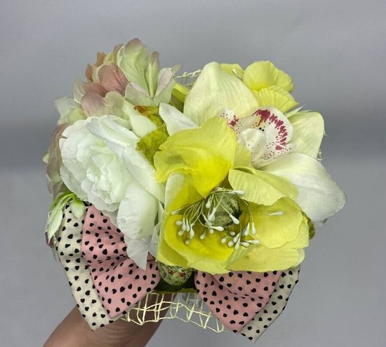 Свадебный букет из маков из орхидей