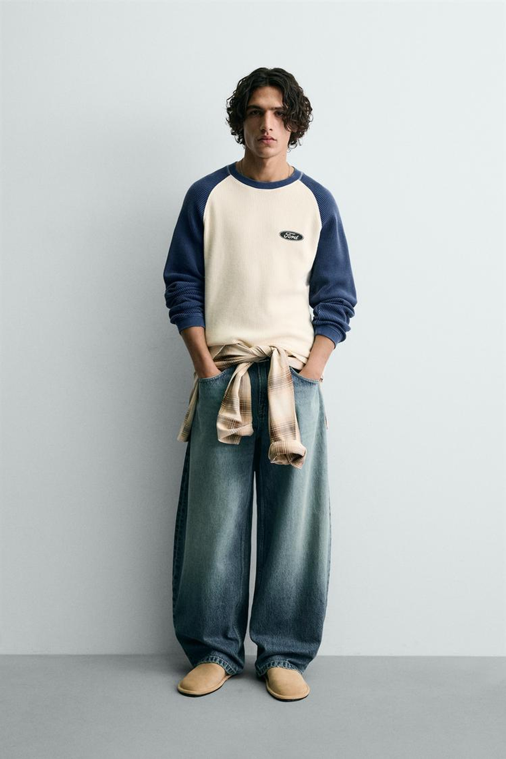 ZARA Х FORD ФУТБОЛКА В СТИЛЕ КОЛОР-БЛОК WAFFLE, СИНИЙ/БЕЛЫЙ