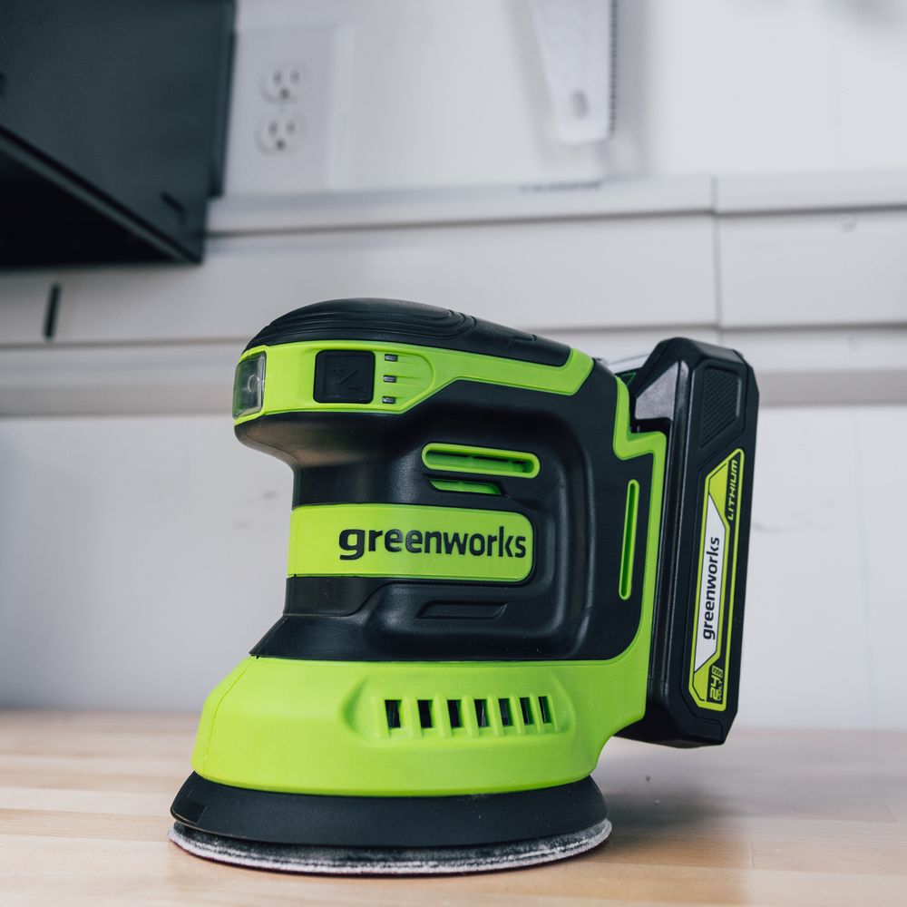Эксцентриковая шлифмашина акк. Greenworks OS325, 24V, 125 мм, 5000-8000-11000 об/мин, амплитуда 2.4 мм,1х2Ач,ЗУ,кор (3100907CUA)