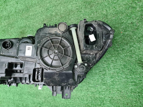 Битая Фара правая BMW 5er G30 (17-20) Adaptive LED