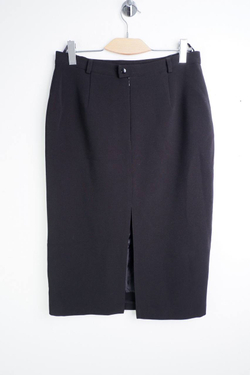 Юбка прямого кроя, визуально на 50 размер