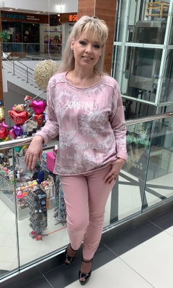 Розовые джинсы