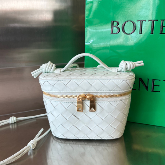 Bottega Veneta Mini Intrecciato Vanity Case
