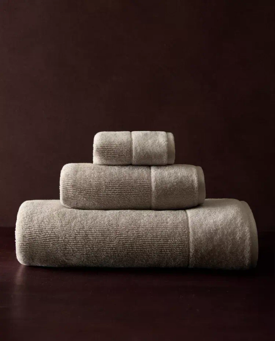 ZARA HOME ПОЛОТЕНЦЕ ИЗ РЕЛЬЕФНОЙ ТКАНИ, СЕРЫЙ