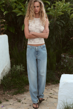 ZARA ТРИКОТАЖНЫЙ ТОП С РЕЛЬЕФНЫМ ЦВЕТОЧНЫМ УЗОРОМ, ЭКРЮ