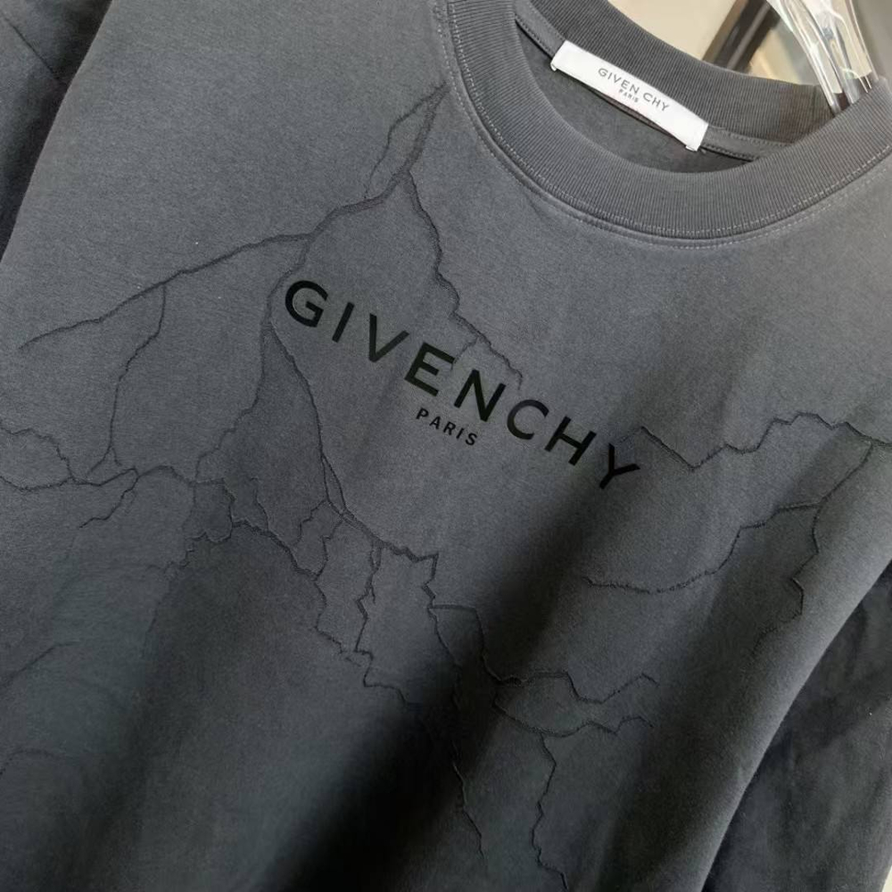 Футболка Givenchy