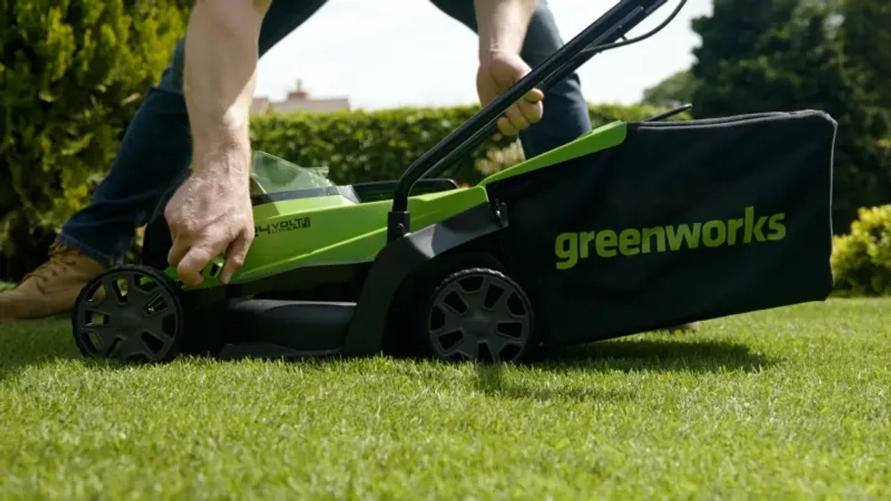 Газонокосилка Greenworks GD24LM33K2