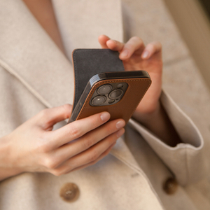 Чехол iPhone 16 Pro Max натуральная кожа сафьяно, цвета карамель