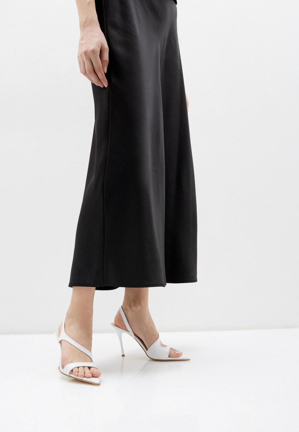 Босоножки // Emma // White