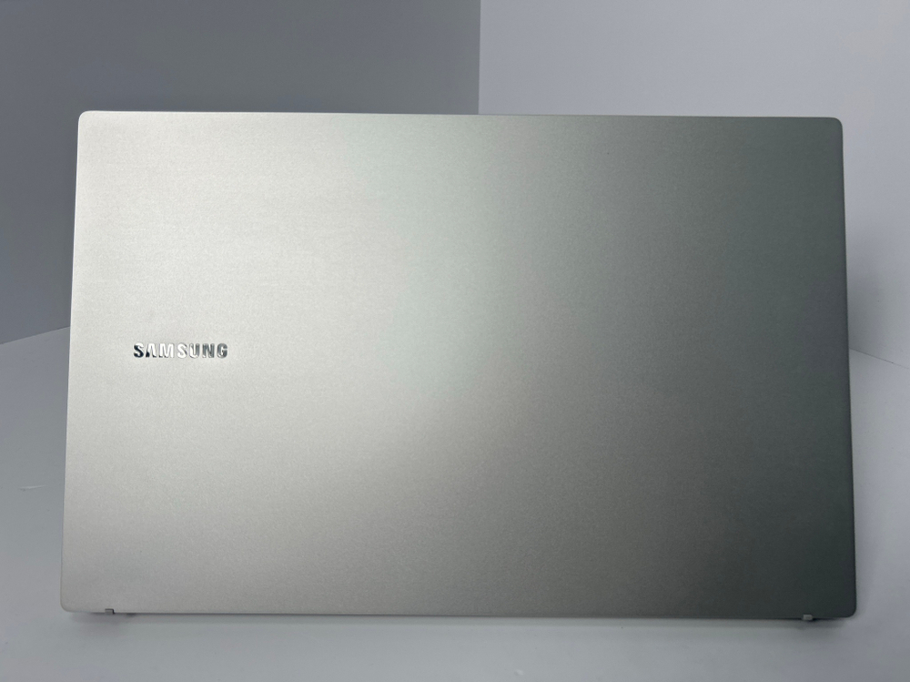Ноутбук Samsung Galaxy book NP750 (NP750XDA-KD1US) 15.6"/Intel Core i5 1135G7/RAM 8GB/SSD 256 GB/Intel Iris Xe graphics/1920х1080/IPS/Windows 10/Подсветка кл-ры: нет/серебристый. Состояние: A2