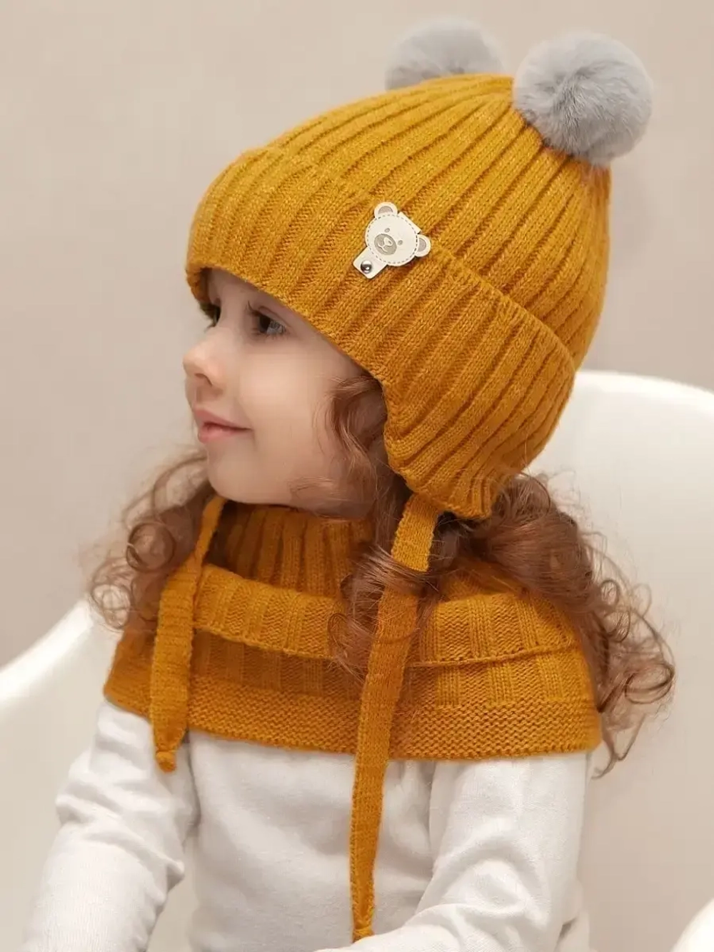 Шапка для девочки зимняя вязаная и снуд