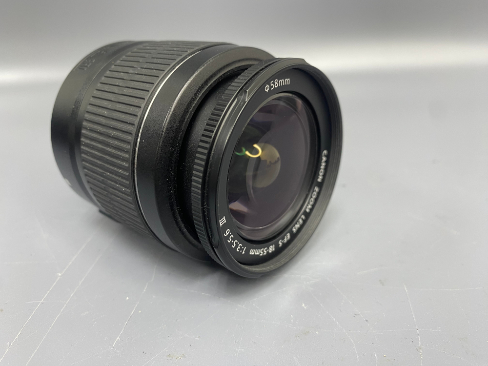 Canon 2000D Kit 18-55mm 890 кадров