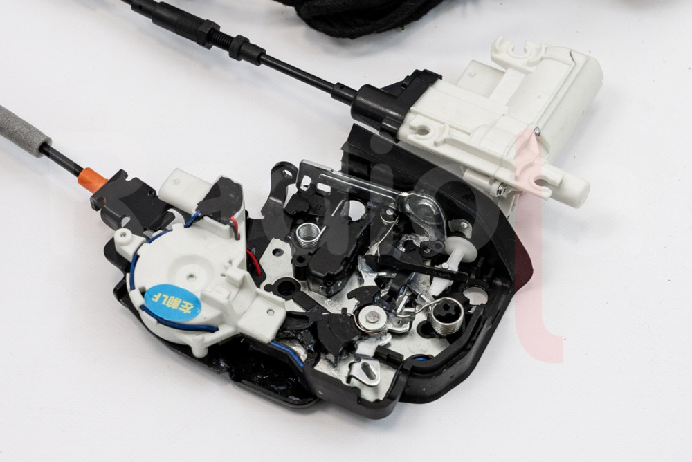 Автоматические доводчики на 4 двери для Audi 2002-2012 - Radiola RDL-SAS-Z02